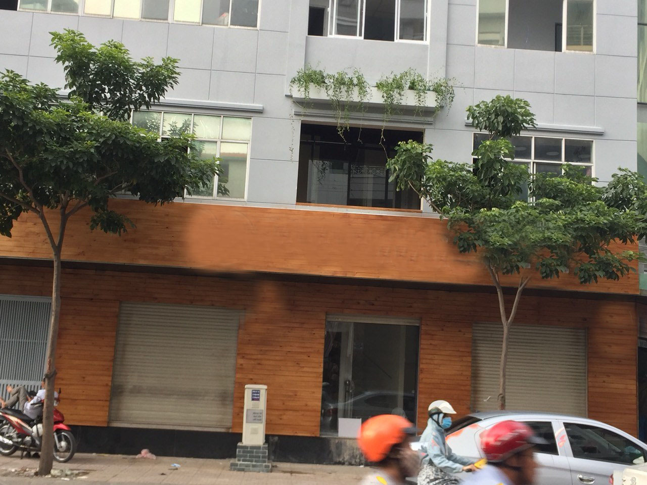 CHo thuê Mặt bằng MTĐ  Hồng Hà + Hẻm 15m thông qua Bạch Đằng.Q Tân Bình